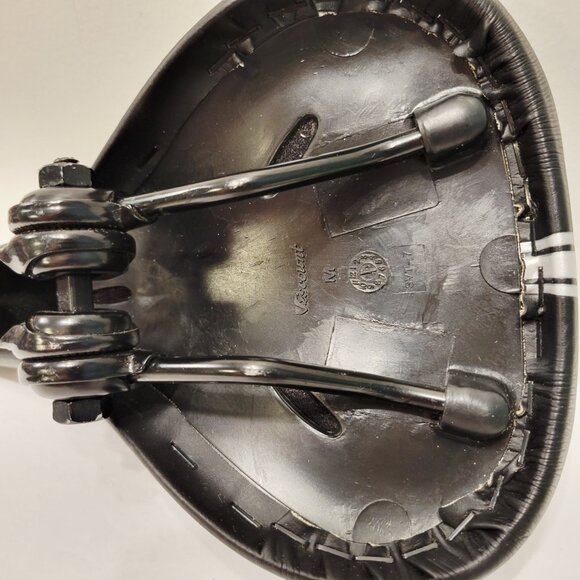 Schwinn Bicycle Viscount M SVT-7 BLACK Saddle SEAT W/GREY Stripe Small Tear - Picture 6 of 7